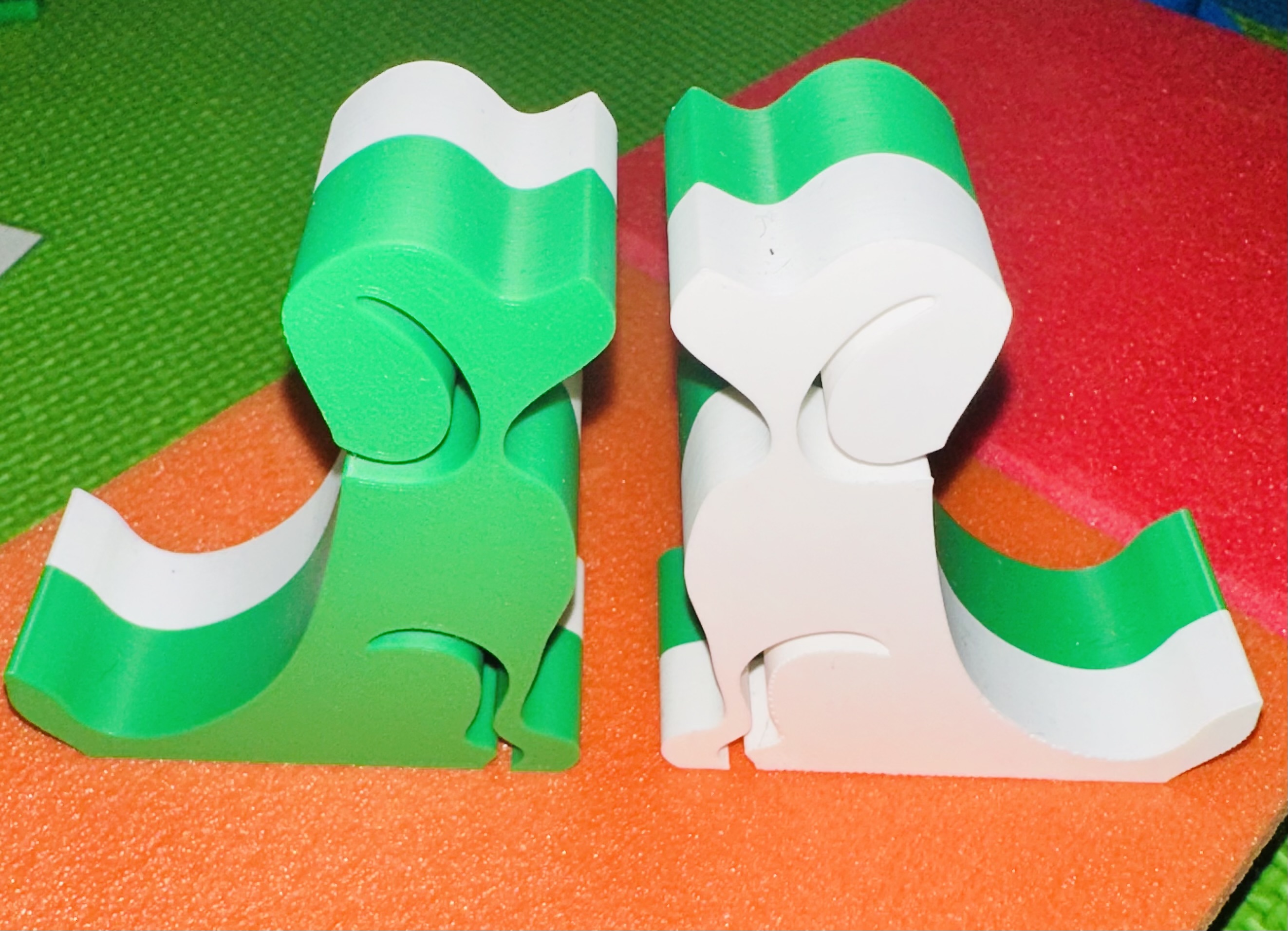 Stojan na mobil zelená/bílá